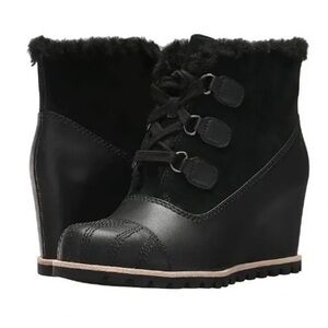 UGG Alasdair leather wedge lace up shearling lined boots booties Sz 8 and 9